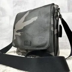 コーチ PVC ショルダーバッグ カモフラージュ フラップ ロゴ型押し ブラック