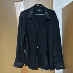 刺繍入り黒長袖シャツ