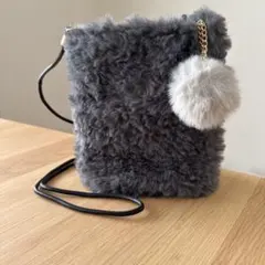 フェイクファーショルダーバッグ グレー ポンポン付き