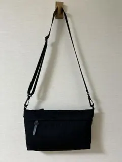 【美品 】BASECONTROLベースコントロールショルダーバッグ黒メンズ軽量のサムネイル