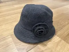 polcadotポルカドット　フラワーモチーフ付きダークグレーのバケットハット