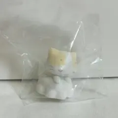 サンリオ　しろふわ雲でおひるね　マスコット マシュマロみたいなふわふわにゃんこのサムネイル