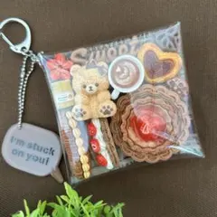 いちごスイーツ　くま　ガチャ詰めポーチ　キーホルダー