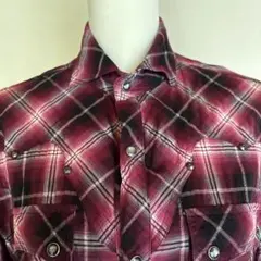 赤と黒のチェック柄 長袖シャツ