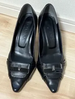 DIANAブラック ポインテッドトゥ パンプス　ヒール　スクエアバックル　レザー