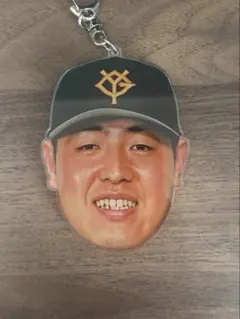 巨人 岡本和真選手 顔デザイン キーホルダー