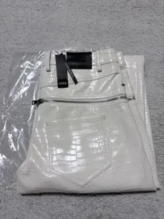 GOAR クロコ型押し ホワイト パンツ GOAR クロコ型押し ホワイト パンツ | Mercari