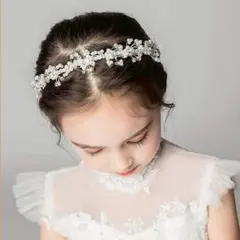 ウェディングヘッドドレス 花とパール装飾