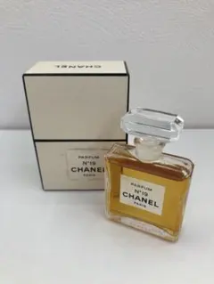 CHANEL N°19 パルファム　箱付き
