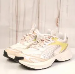 emmi スニーカー