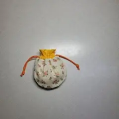 ハンドメイド　まんまる巾着袋　ミニ巾着袋 『137』 黄色の花柄　ミニポーチ