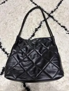 ブラックキルティングハンドバッグ