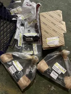 トヨタ 純正部品 足回りパーツセット ハイエースグランドキャビン 