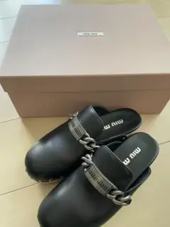 miumiuレザーサンダル