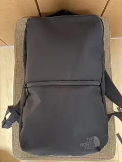 THE NORTH FACE シャトルデイパック スリム ブラック リュックのサムネイル