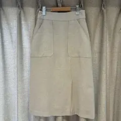 【美品】【オフィスカジュアル】ベージュ スカート 後ろジッパー付きのサムネイル