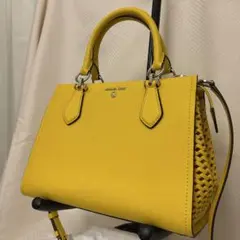 [✨極美レア品✨]マイケルコース 2WAY ショルダーバッグ 黄色　編み込みのサムネイル