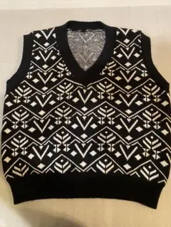 【秋冬春】幾何学模様 ニットベスト【ブラック＆ホワイト】