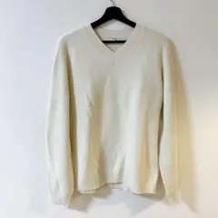 ユニクロ　3DスフレヤーンVネックセーター　01 OFF WHITE M