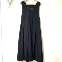 KBF 　ジャンパースカート　黒色ブラック　プリーツスカート