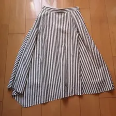【値下げ中】ストライプ　デザインスカートのサムネイル