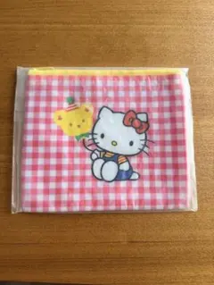 ハローキティ　フラットポーチ　50周年記念