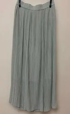 ユニクロ　プリーツ ワイドパンツ