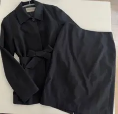 ブラックジャケットとスカートのセット