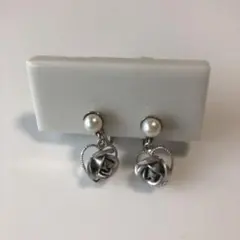 パール ローズイヤリングのサムネイル