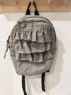 フリル付きグレーリュック
