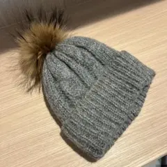 グレー ポンポン付き ニット帽