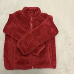 赤いフリースジャケット
