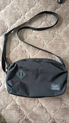 Leucate basic ショルダーバッグ ブラック