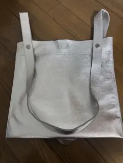 BEAURE カウレザー　シルバー トートバッグ