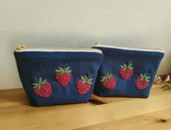 【奈々様専用】 いちごの手刺繍　マチ付きファスナーポーチ　ハンドメイド