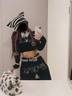 ストーン　ロゴ　キラキラ　ダメージ加工パンツ　ユニセックス