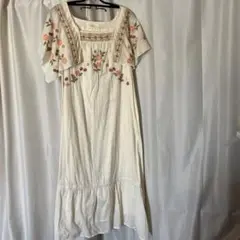 値下げ❣️a closet weave inc.フラワー刺繍 ロングワンピース　白