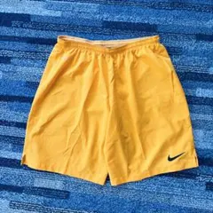 NIKE イエロー ショートパンツ ハーフパンツのサムネイル