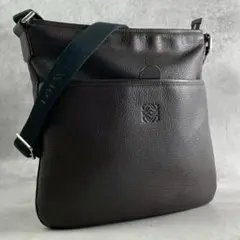 極美品✨ロエベ アナグラム ロゴ型押し サコッシュ シボ革 ダークブラウンのサムネイル