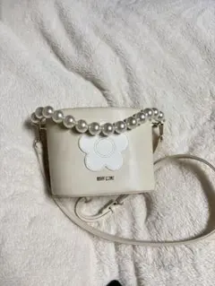 【訳あり】MARY QUANT（マリークワント）パール付きショルダーバッグ