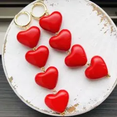 大振り　レッド　赤　ハート　揺れる　可愛い　デザイン　ピアス