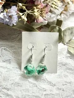 本物天然石◆マラカイトの鉱石ピアス/イヤリング【深い癒やしのグリーン】