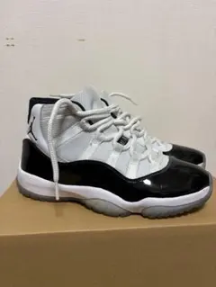 Nike Air Jordan 11 ブラック/ホワイトコンコルド