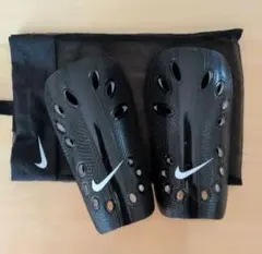 Nike サッカー シンガード 収納袋付き