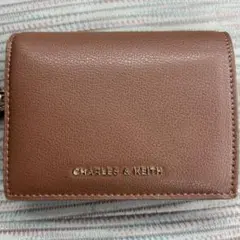 CHARLES & KEITH 二つ折り財布 ブラウン チェーンのサムネイル