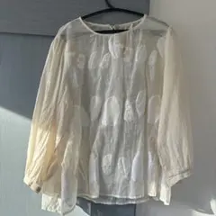 アトリエドゥサボン 気球柄のアイボリー 刺繍入りブラウス 五分袖