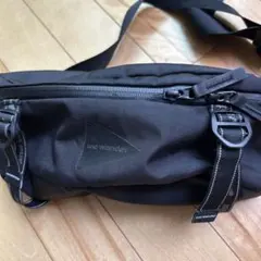 and wander ボディバッグ ブラック