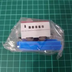 カプセルプラレール　E-6系新幹線こまち中間車+直線レール