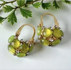 レトロ可愛い　若草色 ドームカボション ピアス アンティークカラー 春光煌めく