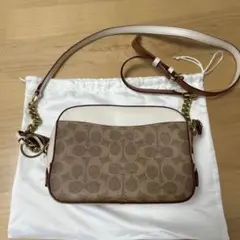 COACH ☆シグネチャー ビー スマホショルダー ハニービー - メルカリ